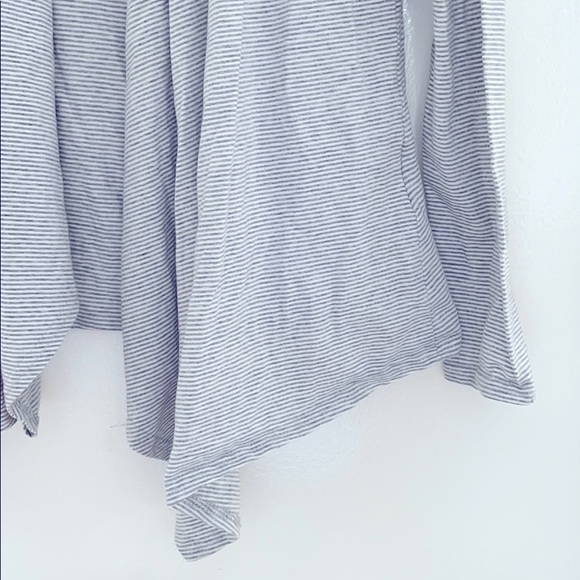 Size: M Royal Standard Stretchy Travel Cardigan - Picture 3 of 5